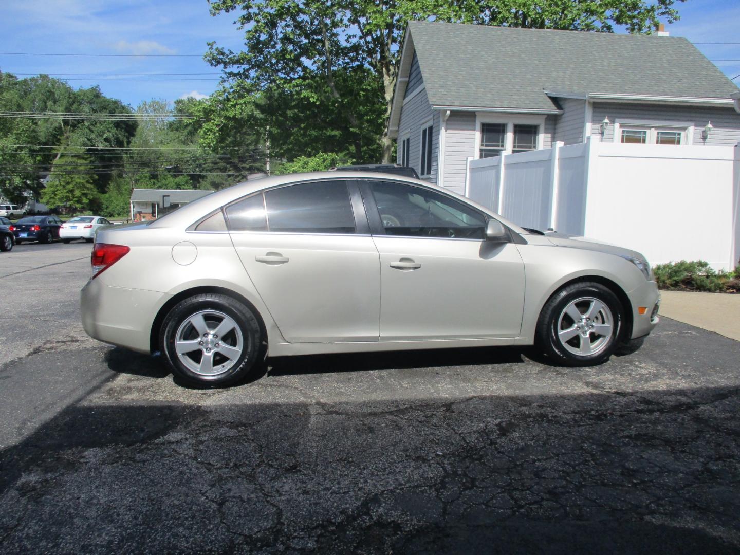 2015 GOLD Chevrolet Cruze (1G1PC5SB5F7) , AUTOMATIC transmission, located at 540a Delsea Drive, Sewell, NJ, 08080, (856) 589-6888, 39.752560, -75.111206 - Photo#8